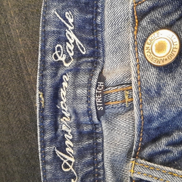 American Eagle woman distressed stretch Jean size 4 - Picture 2 of 3